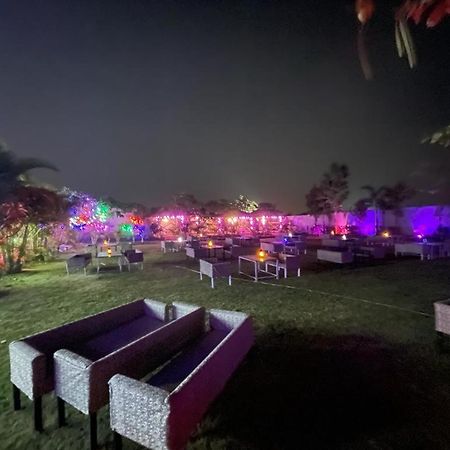ホテルThe Black Leaf Rāipur エクステリア 写真