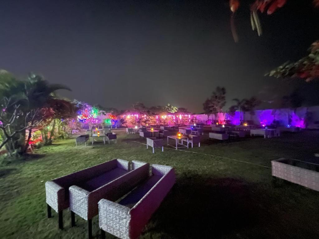 ホテルThe Black Leaf Rāipur エクステリア 写真